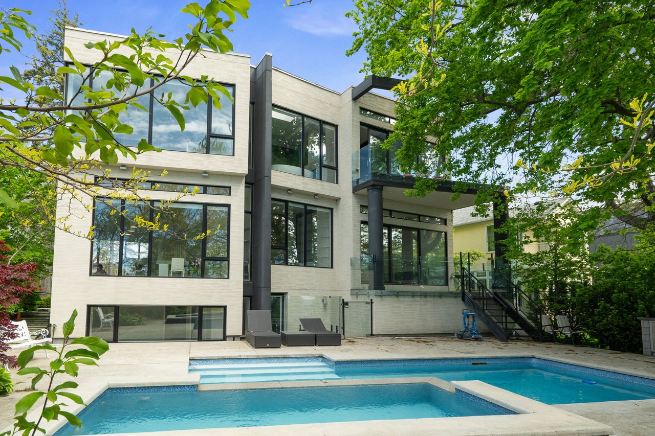  Unmatched Beauty Of Lakeside Living
