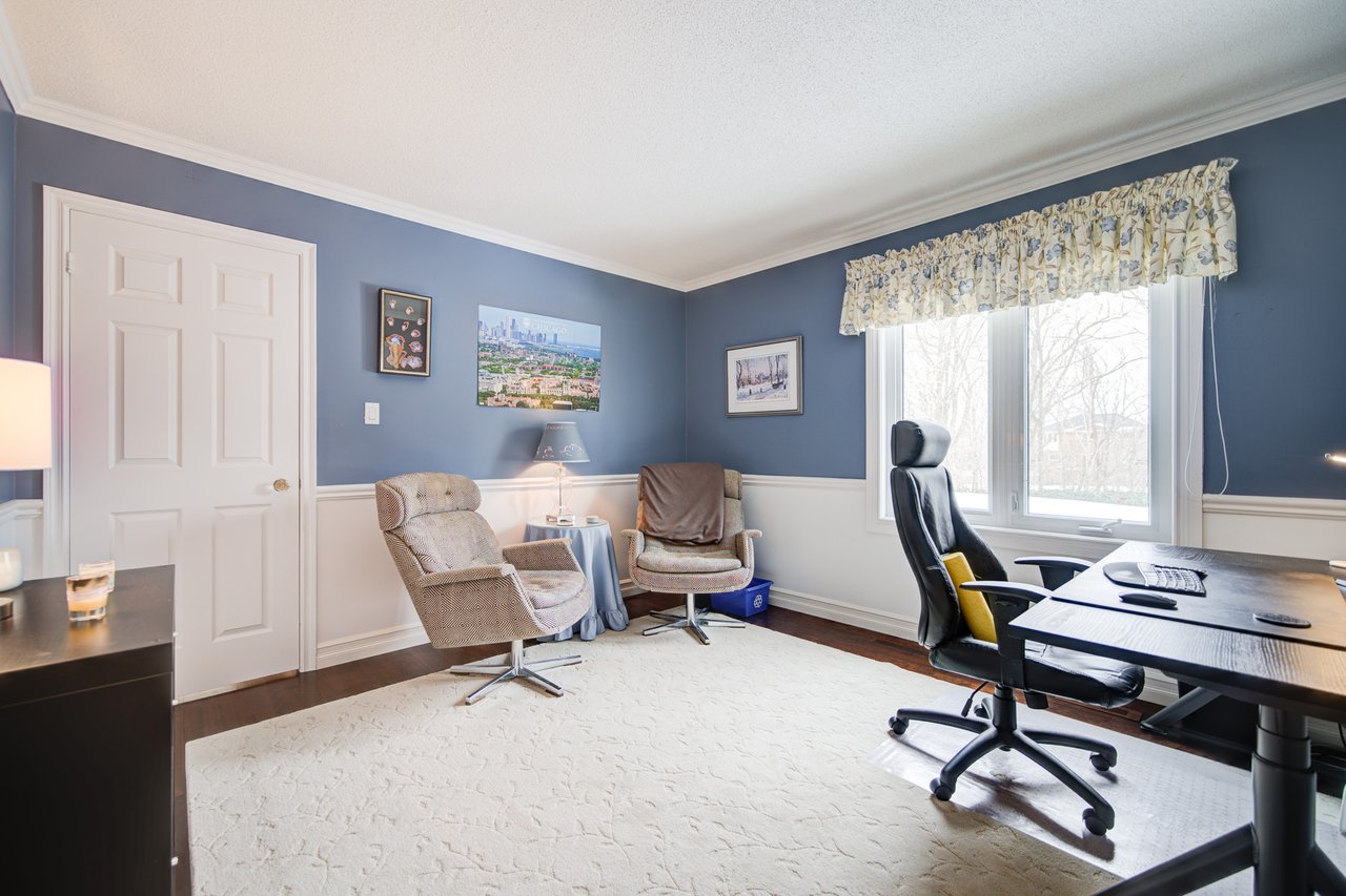 1296 Mapleridge Cres