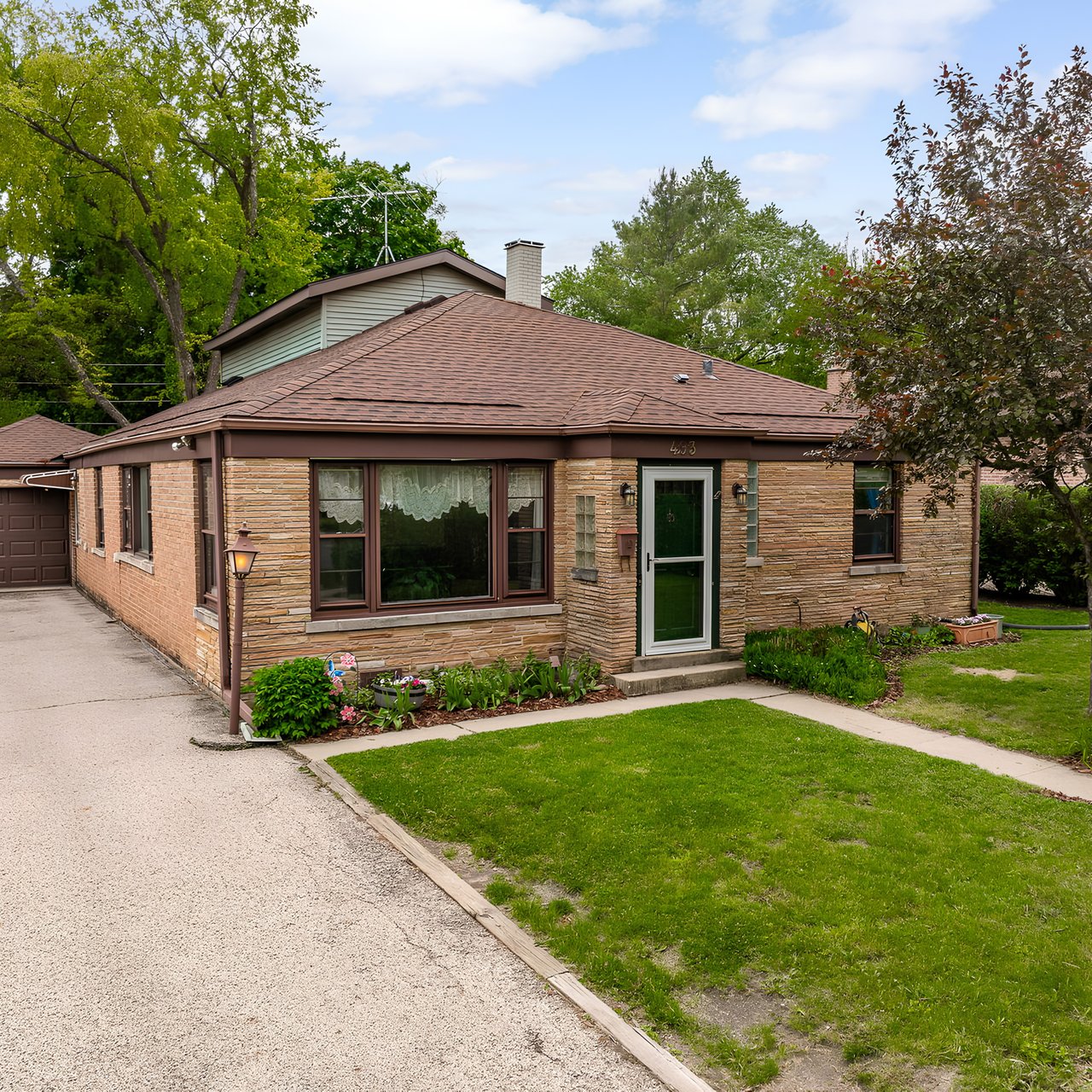 493 E Palatine Rd