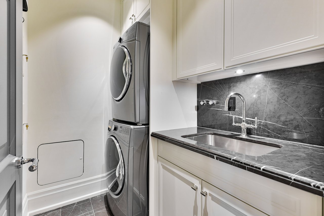 307-300 Randall Street, Oakville