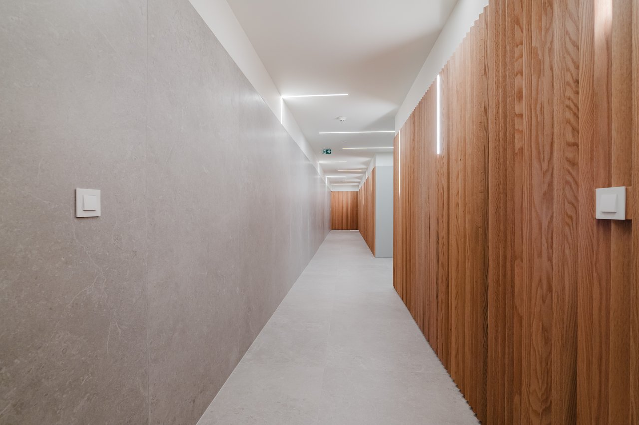 Luxurious 4-Bedroom Sea-View Apartment with Expansive Terrace and Parking in Vila Nova de Gaia