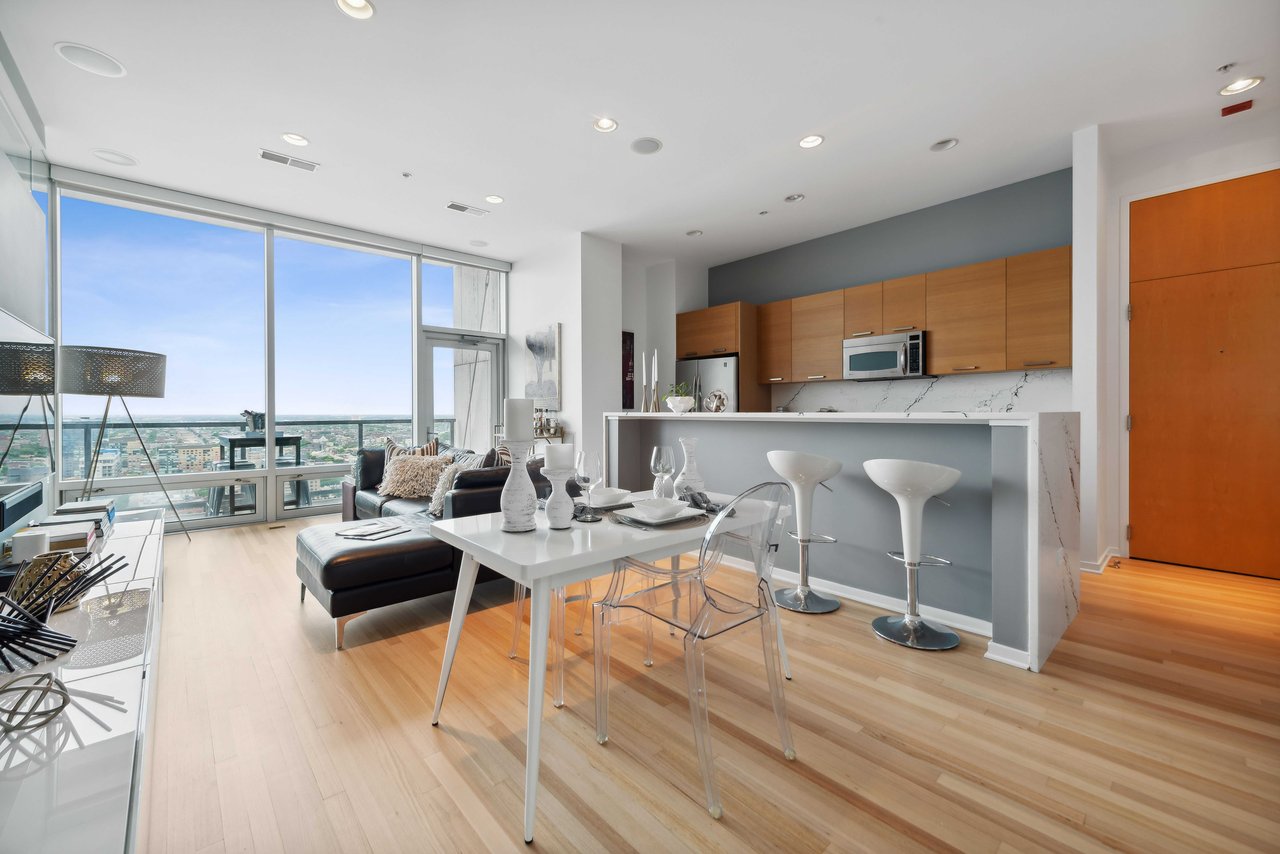 500 W Superior Street Unit: #2201