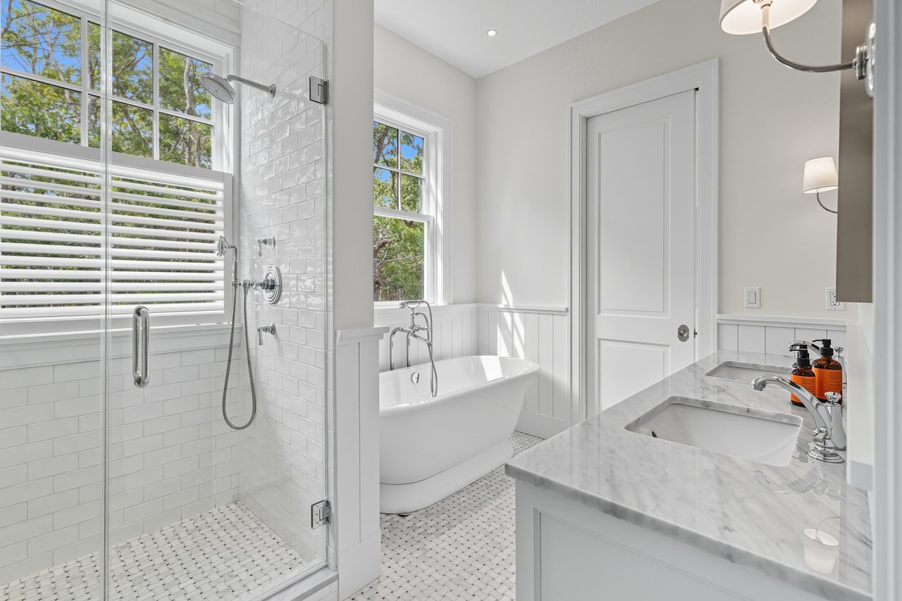 417 Edge of Woods Road