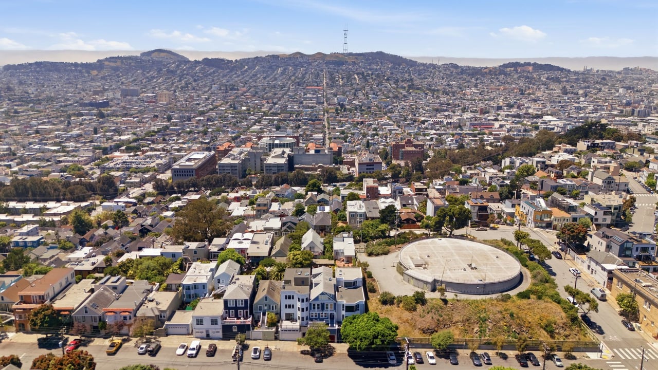 Aerial view of San Francisco residential neighborhoods and city streets