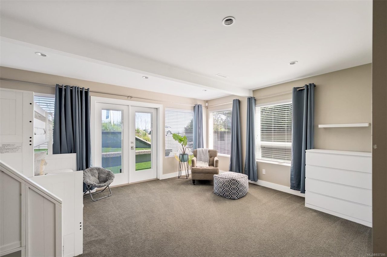 2378 Esplanade
