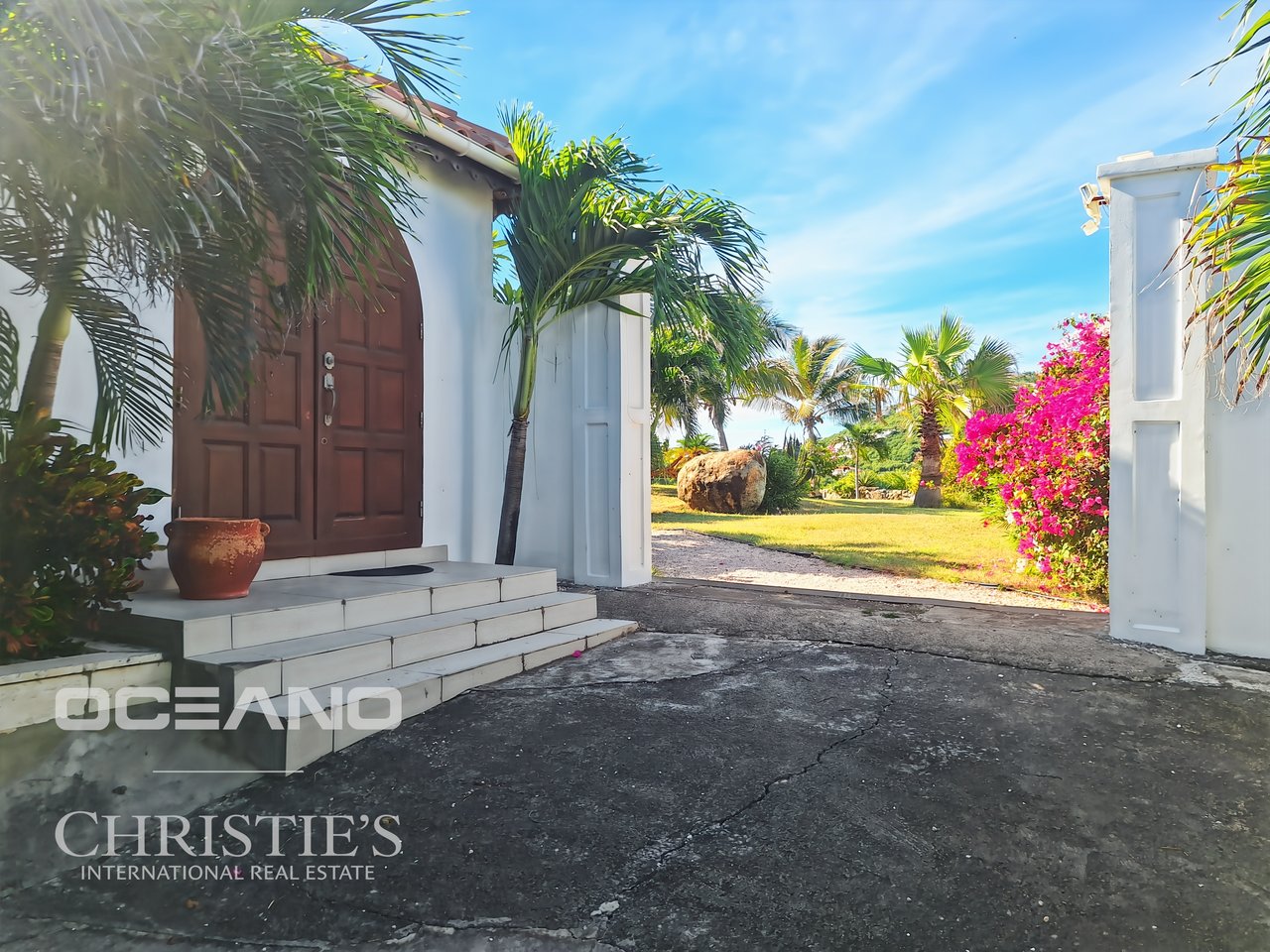 Exceptional Villa – Panoramic Ocean View (Oyster Pond)