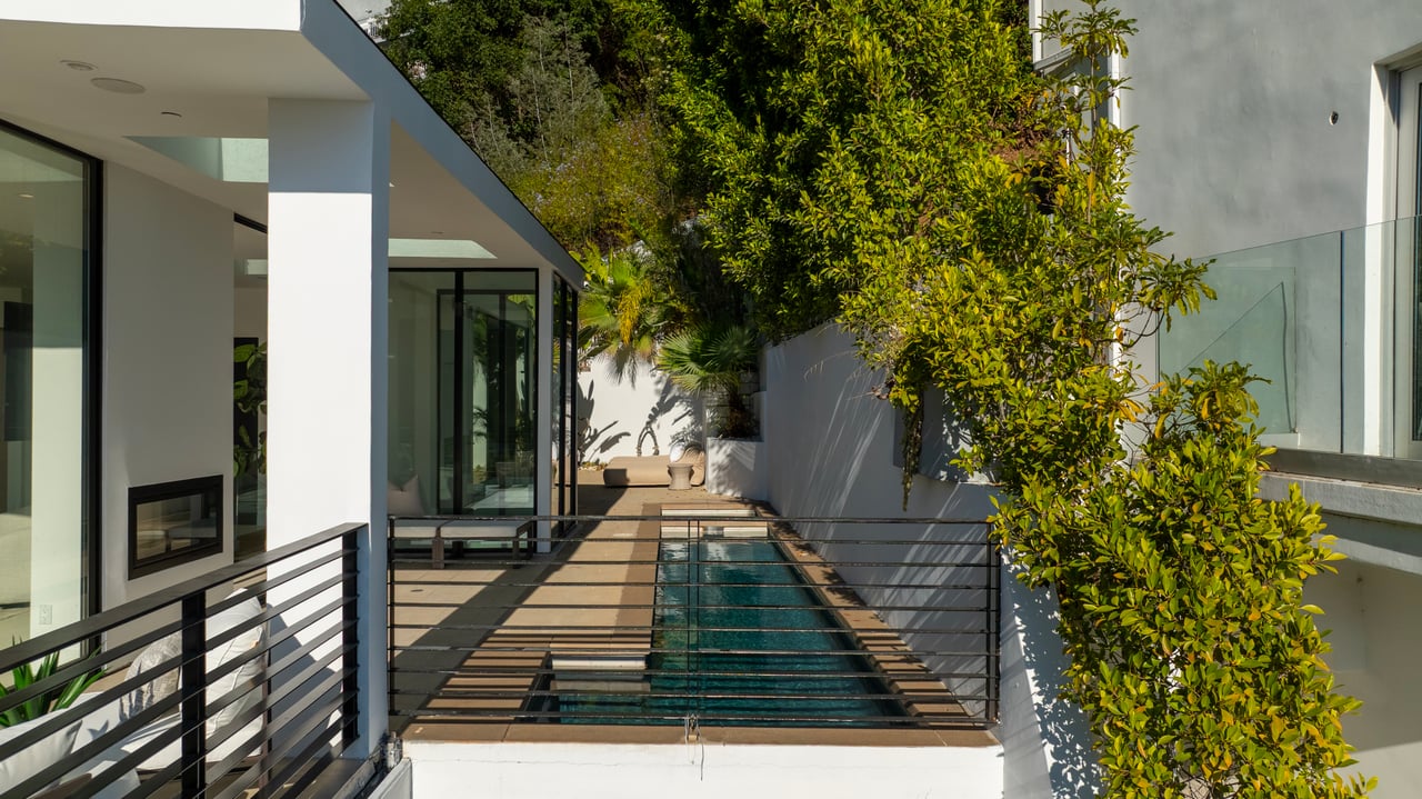 1516 Forest Knoll Dr, Sunset Strip