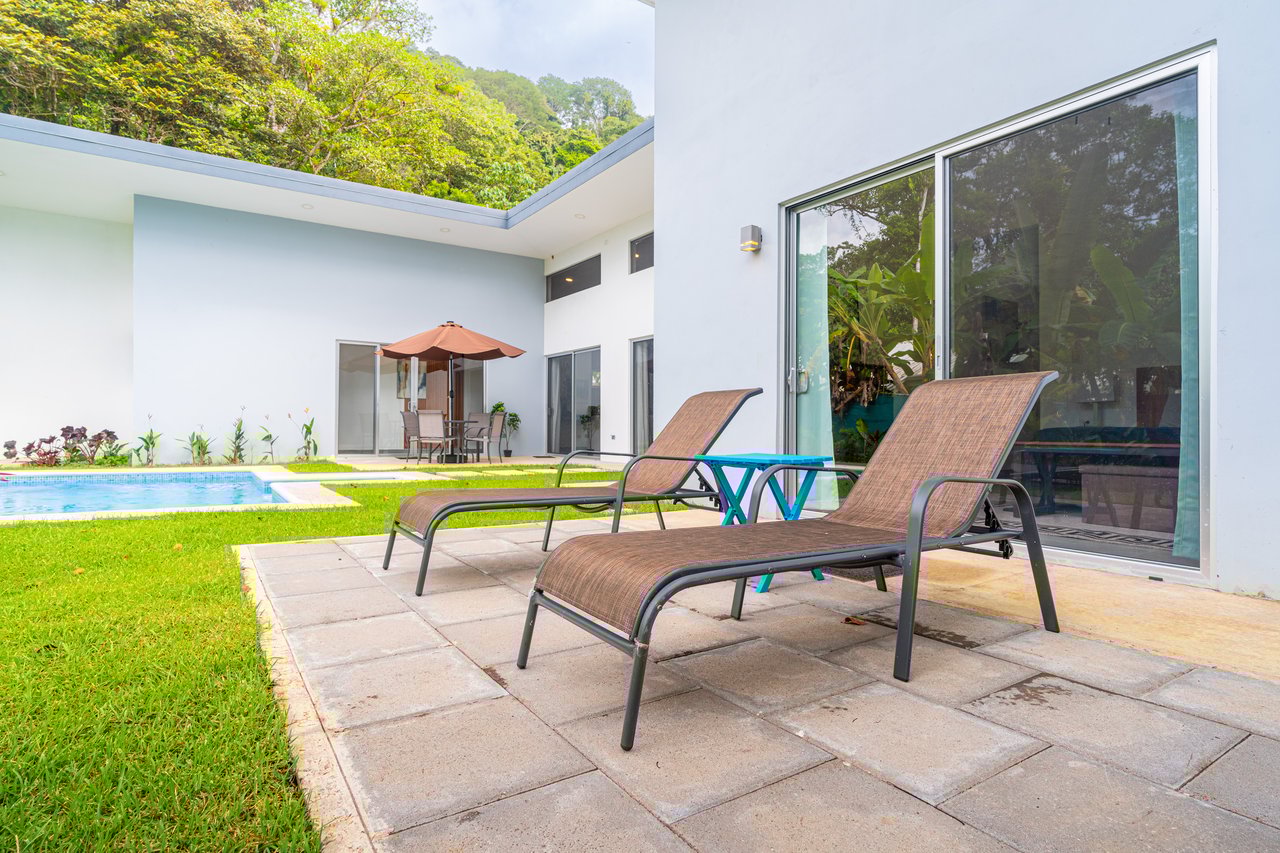 Brand New Home! Nature Lovers Escape by Uvita's Bamboo Forest and Swimming Holes