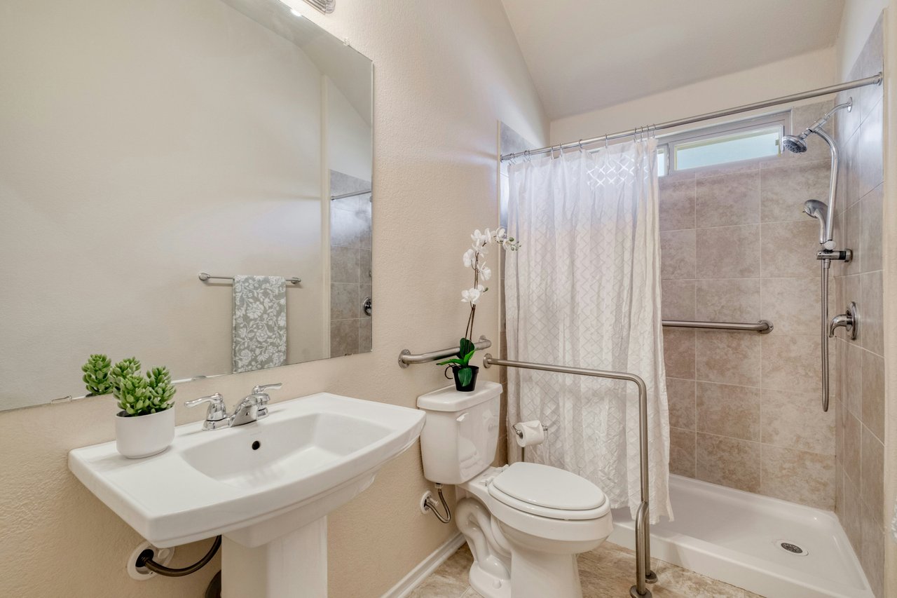 Rare Cul-de-Sac Gem in Manor – With No Neighbor on One Side and Access to HOA-owned Greenspace Right Outside Your Doorstep!