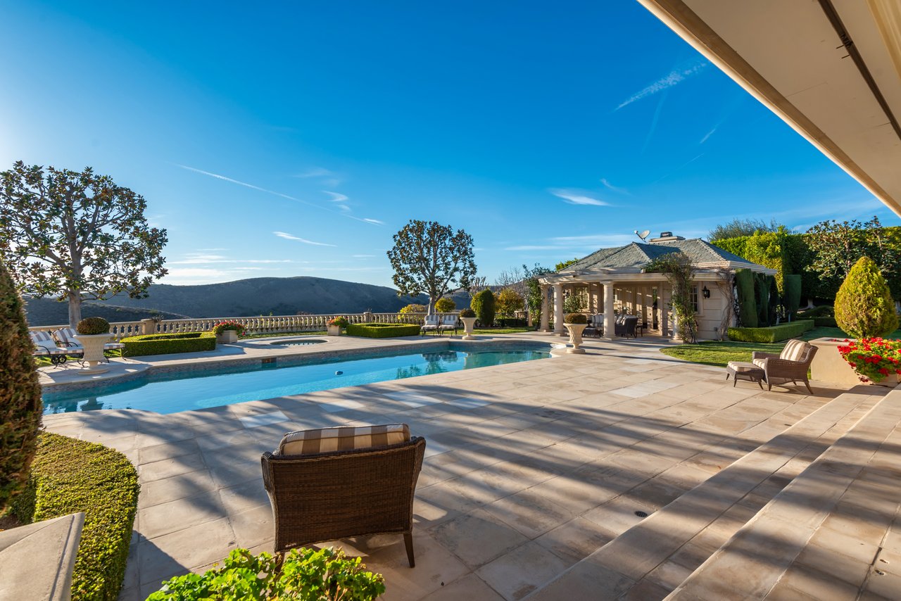 996 Vista Ridge Lane