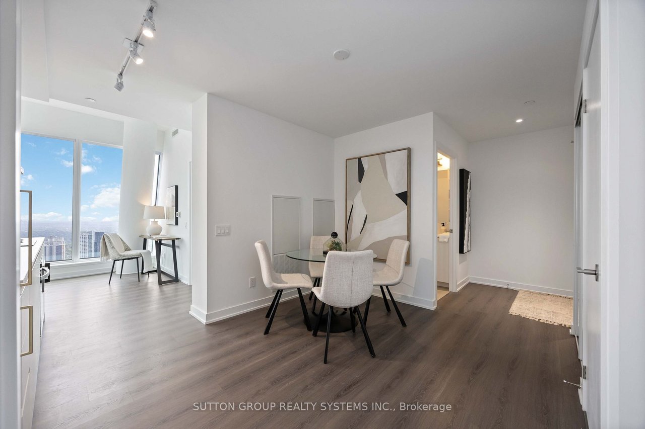 YORKVILLE PENTHOUSE LIVING