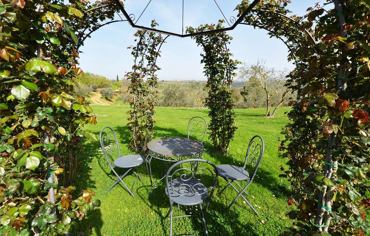 Prestigious and Historic Country House with Pool