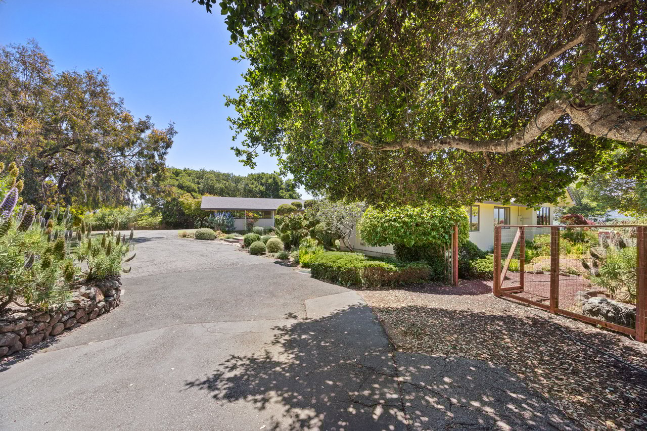 Rare 1+ Acre Dream Site