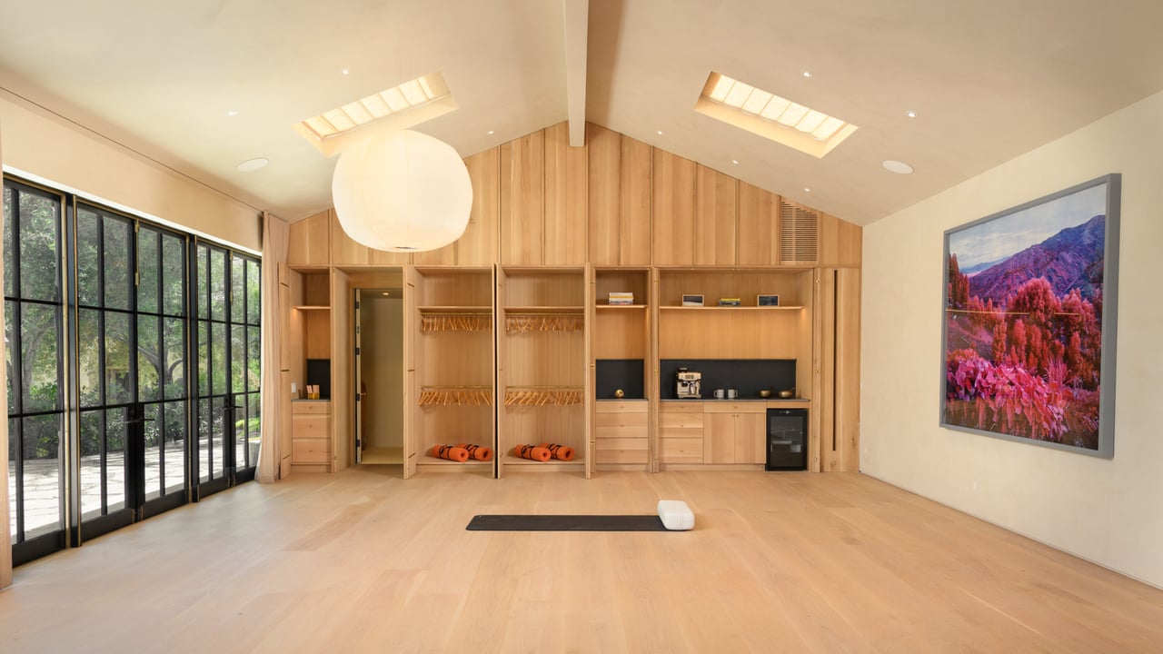 6625 Zumirez Dr
