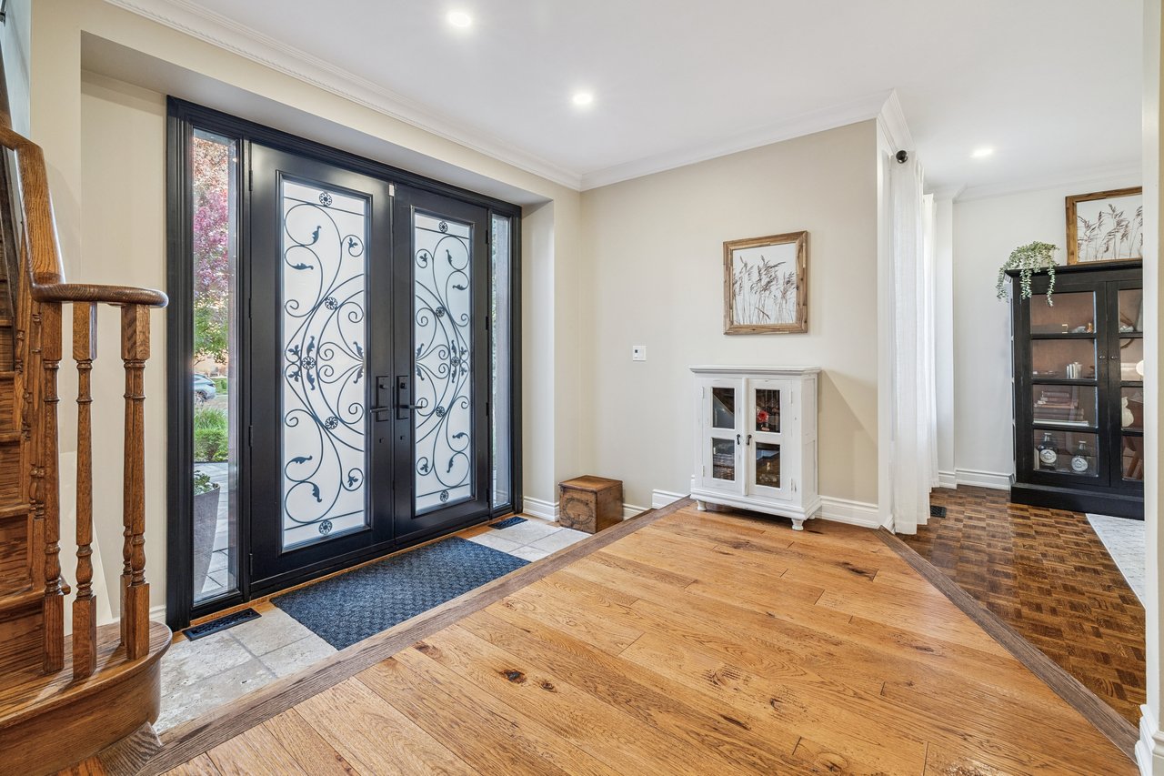 Impressive Home on Ravine Lot in Glen Abbey