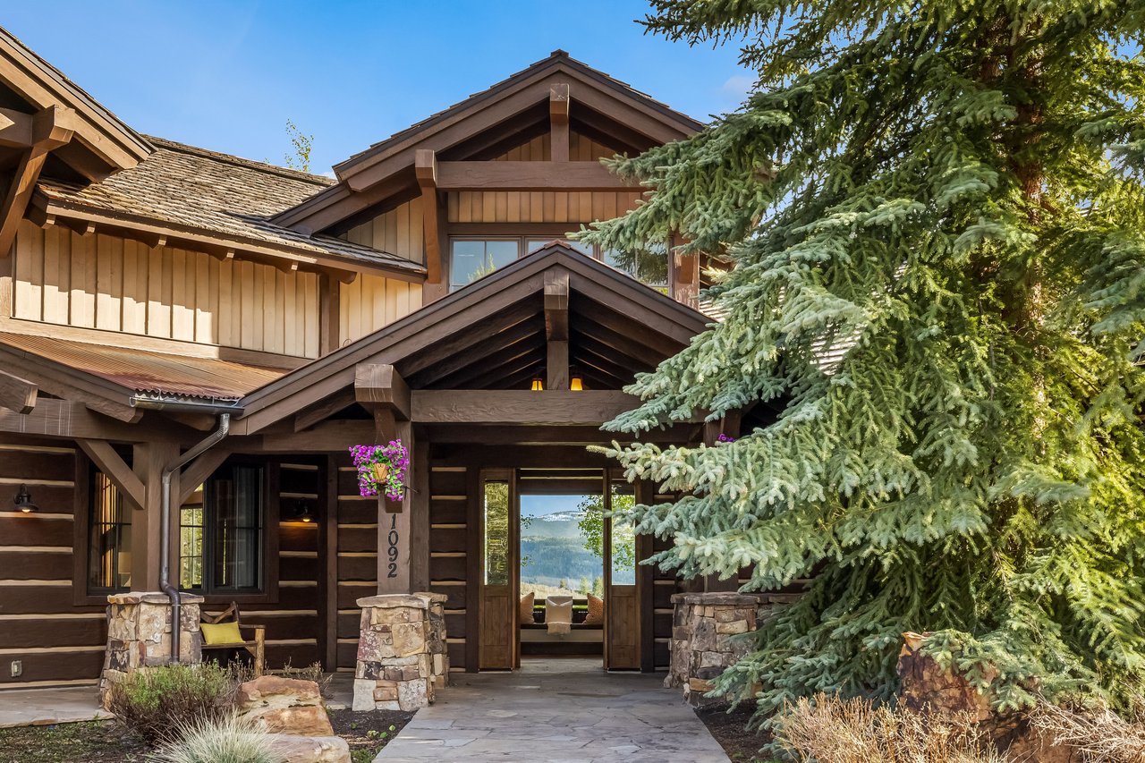1092 The Summit Trail