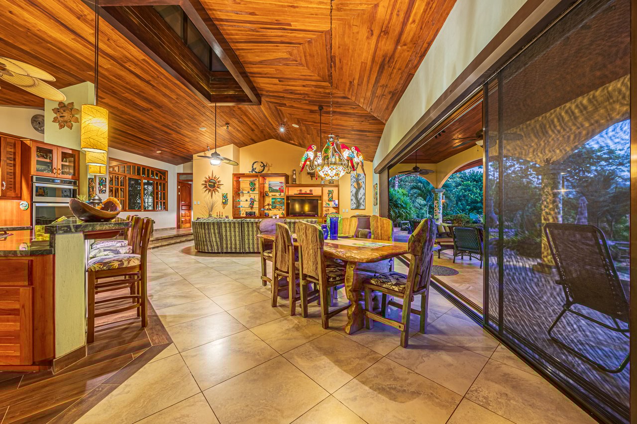 Costa Verde Estates Oceanview Home with Guest House