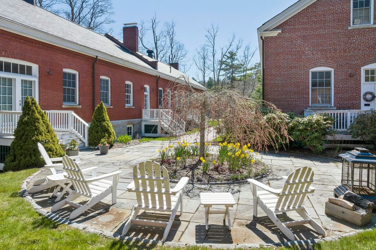 Island Living at 6 Quartermaster Court