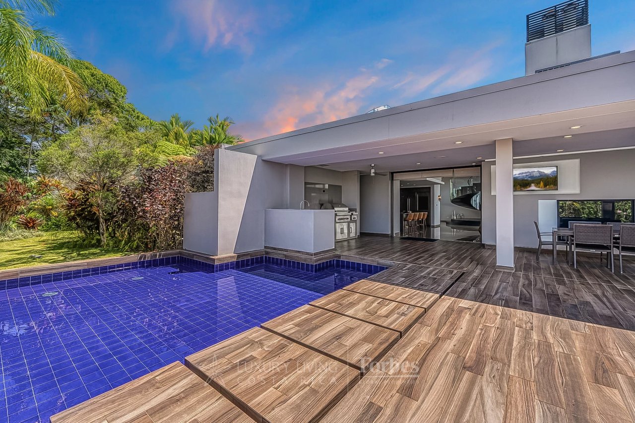 6575 - Dominical Contemporary Mansion