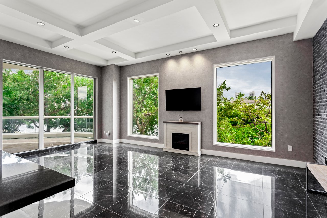 6000 Island Blvd # 203