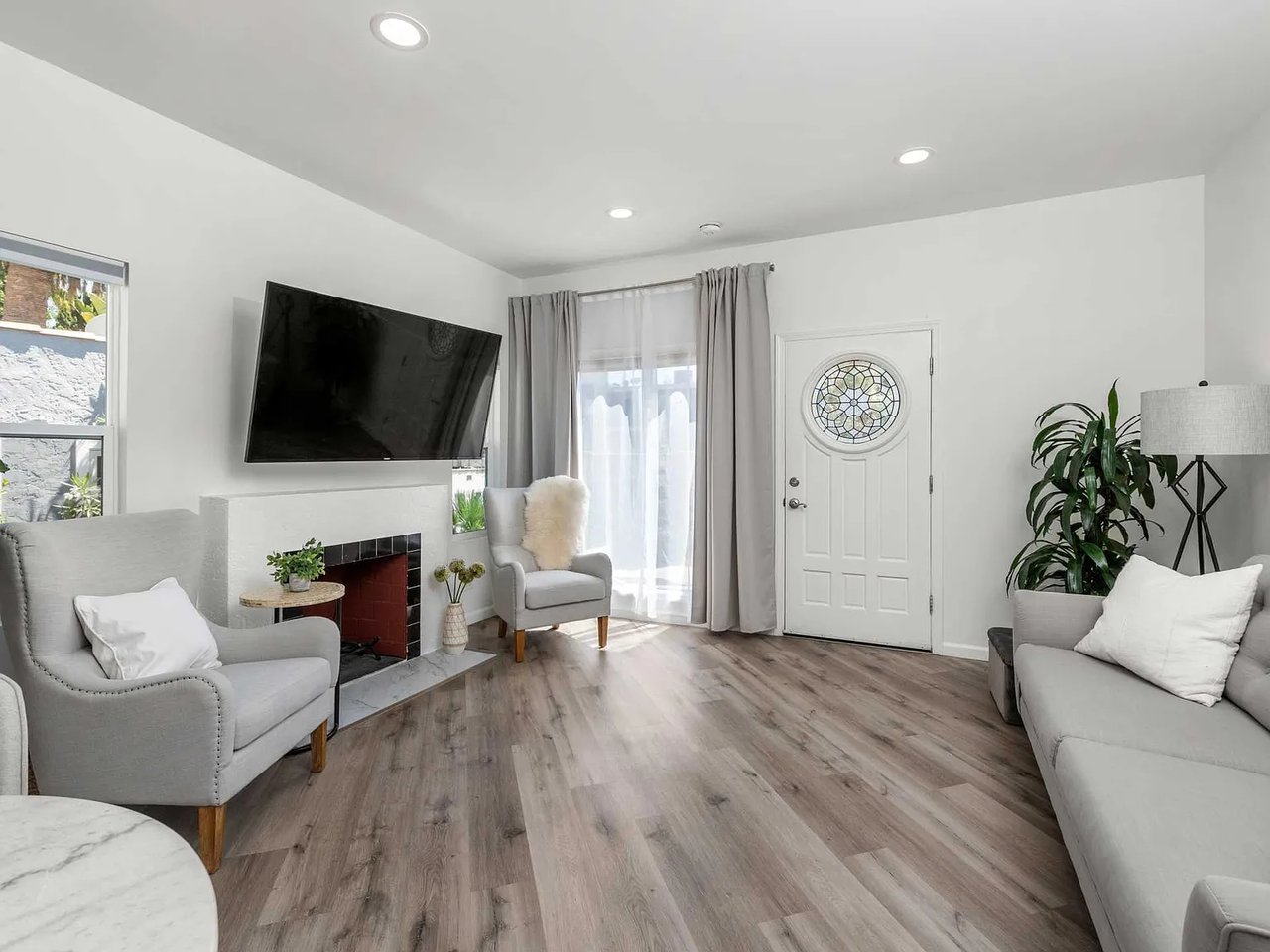 8823 Betty Way, West Hollywood 