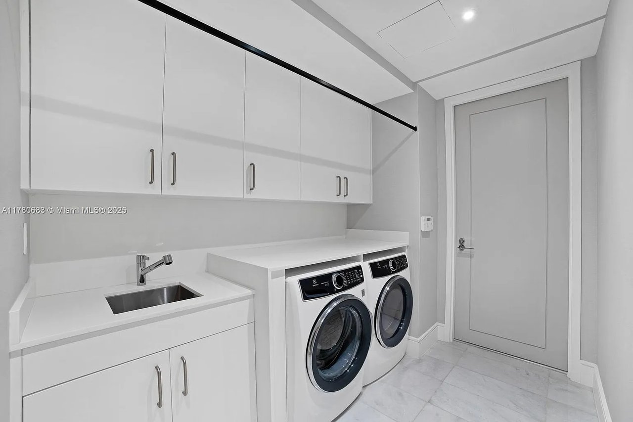 17975 Collins Ave #N701