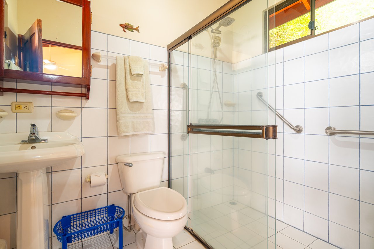 Front Ridge Ocean View Casa Mono Titi – Tres Rios, Costa Rica