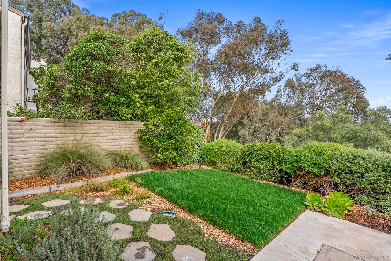 8871 Caminito Primavera, La Jolla, CA 92037