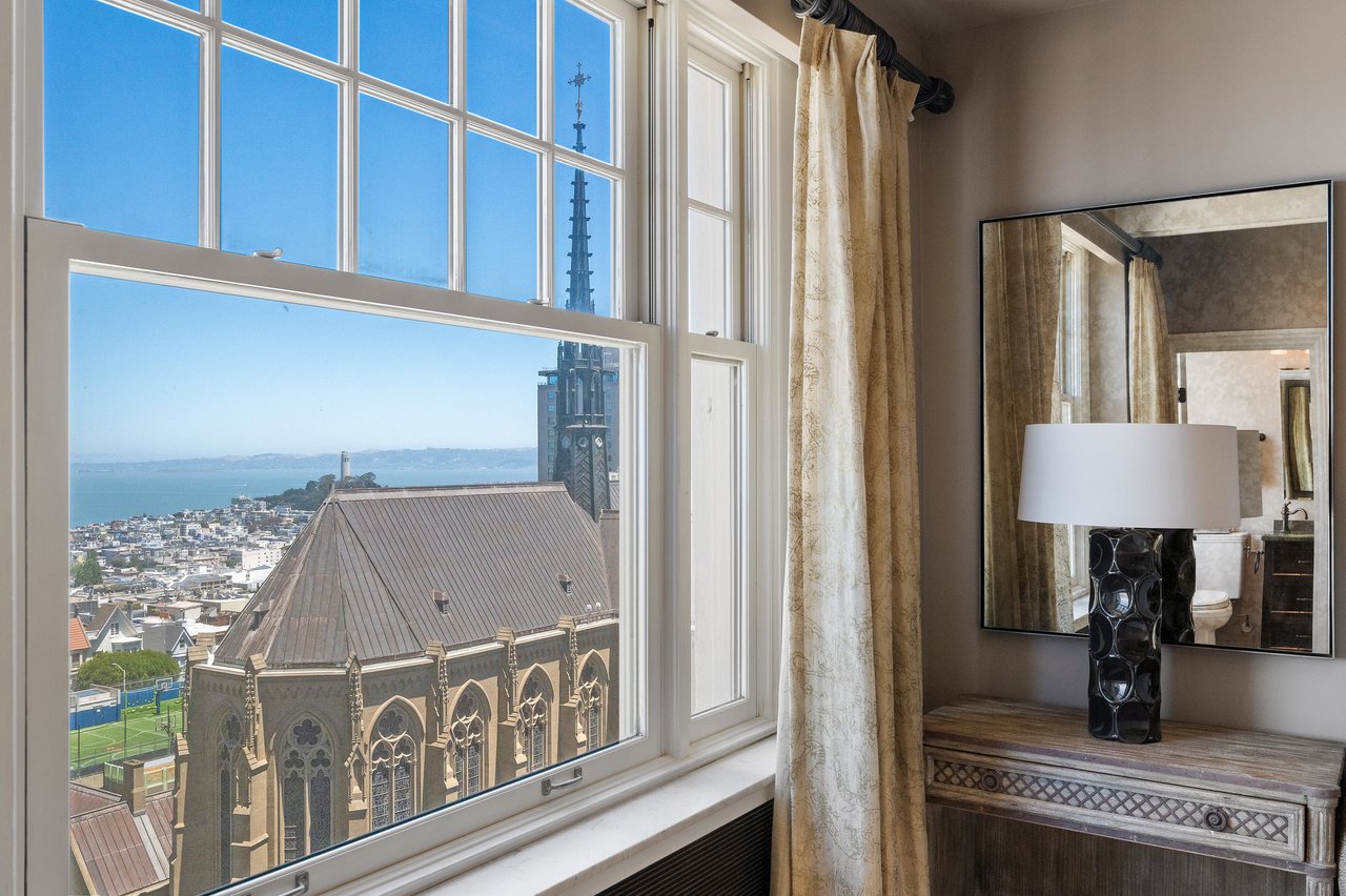 High-Floor Terrace Views Atop Nob Hill