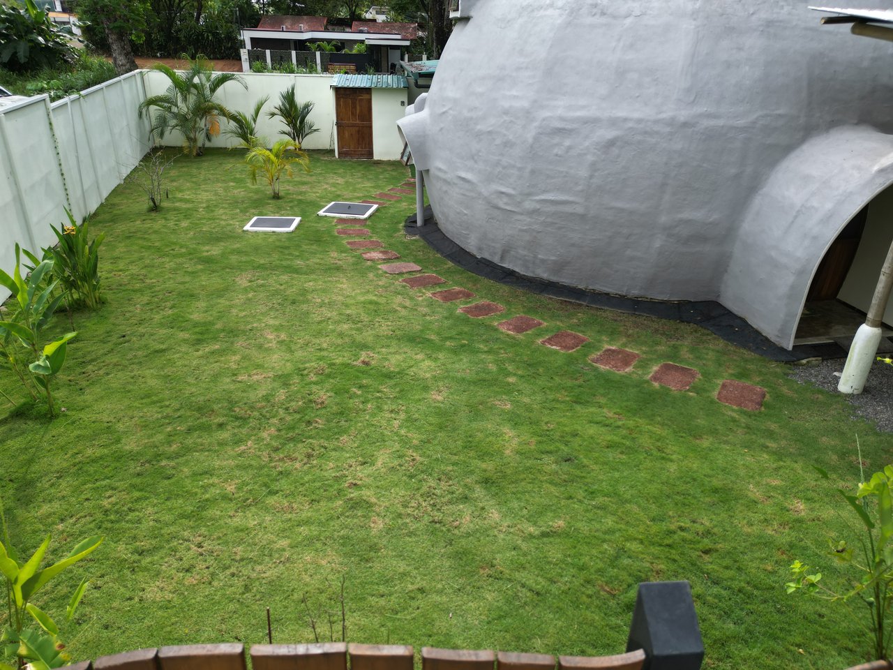 0.07 Acres – Unique 2 Bedroom Dome With Pool Walking Distance To The Beach!!!