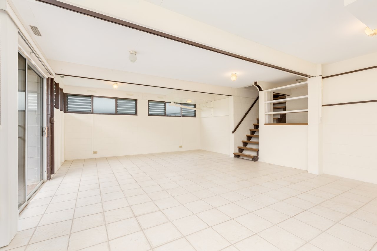 3313 Manoa Road