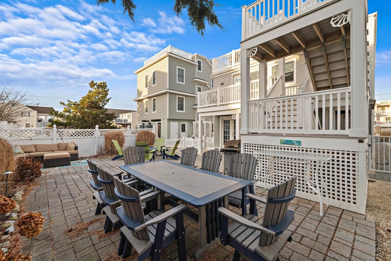 216 Taylor Ave, 1st Floor Unit