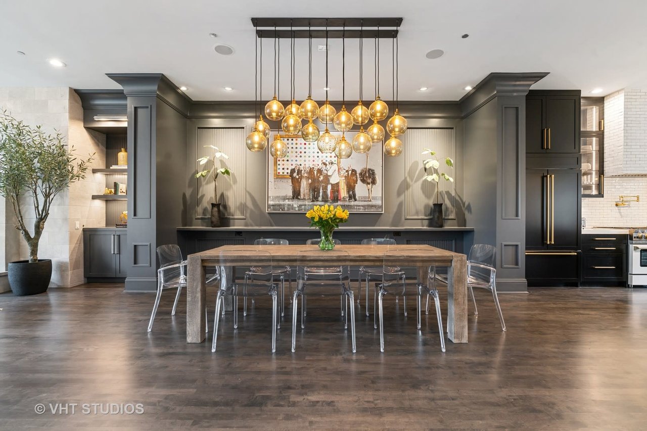 2126 N Lincoln Park West