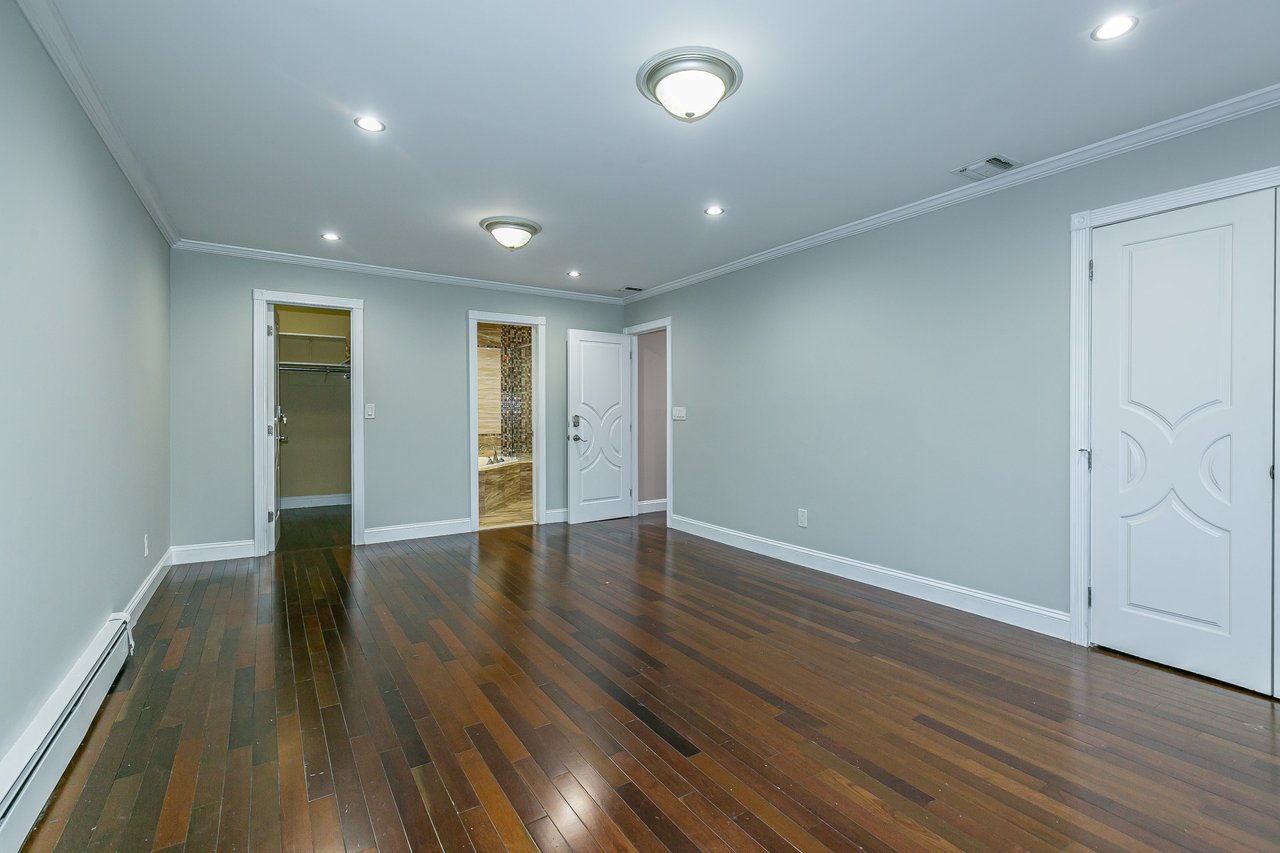 1 W Fern Drive, Jericho