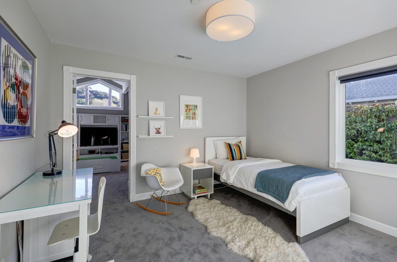 51 Mercury Ave