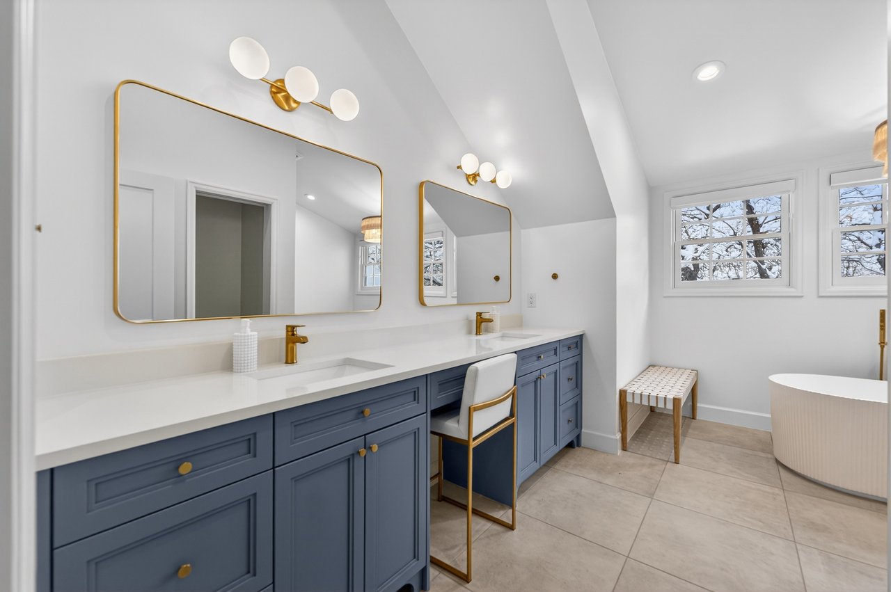 Stunning Home On The Rolling Hills Golf Course