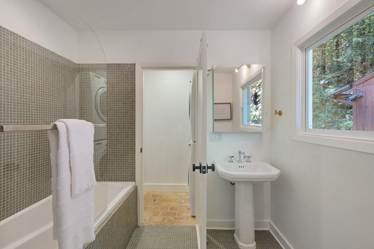 207 Madrone Ave