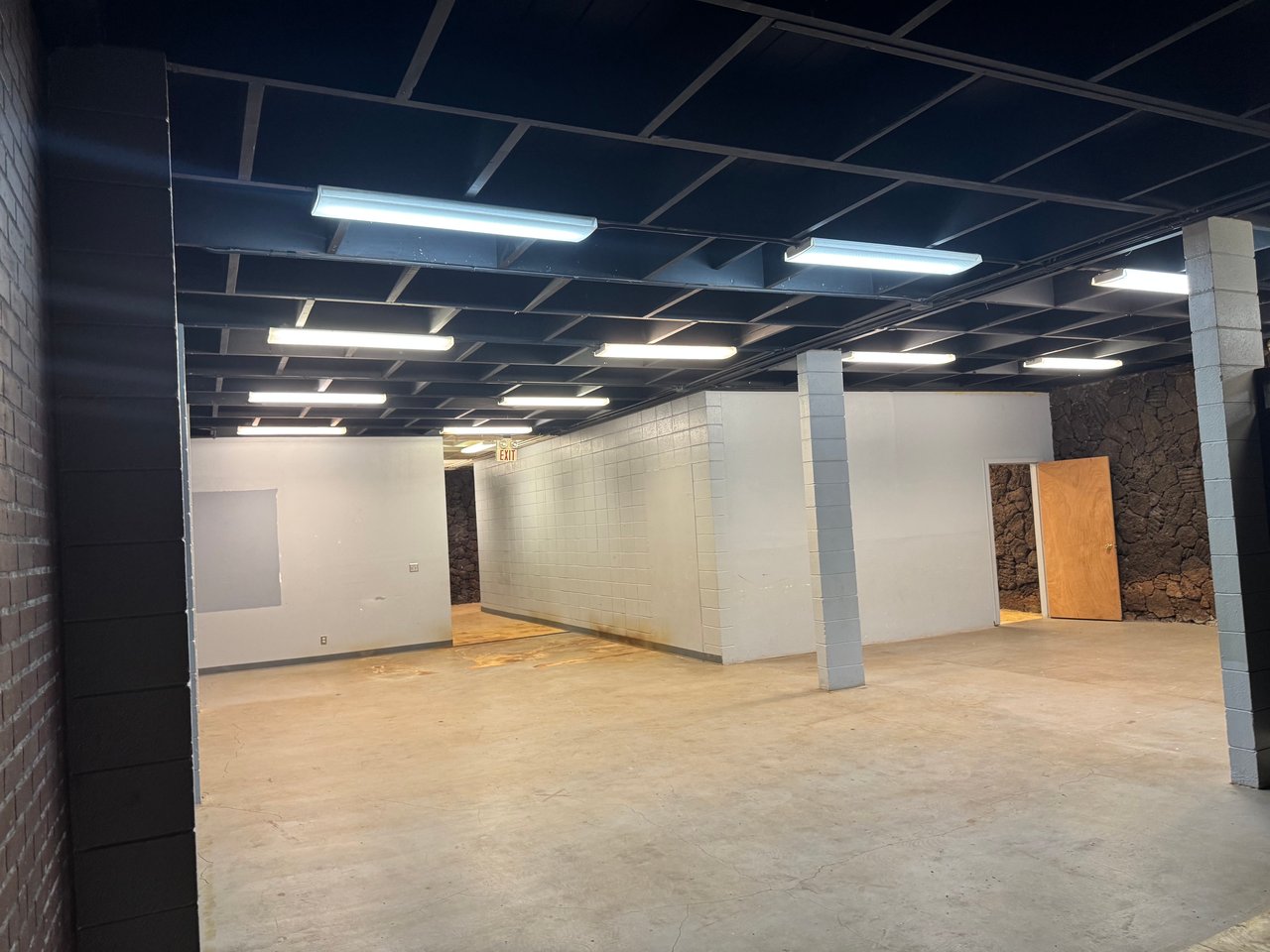 Ele'ele Shopping Center F-03