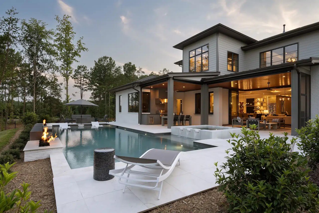 What Should You Expect When Relocating for Luxury Living?