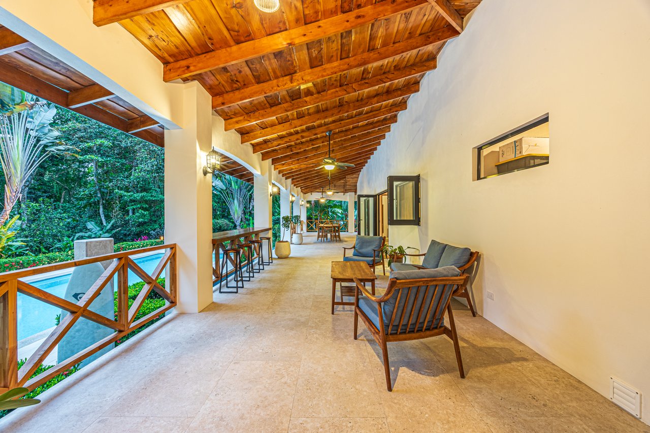  Luxury Homestead  Conveniently Located