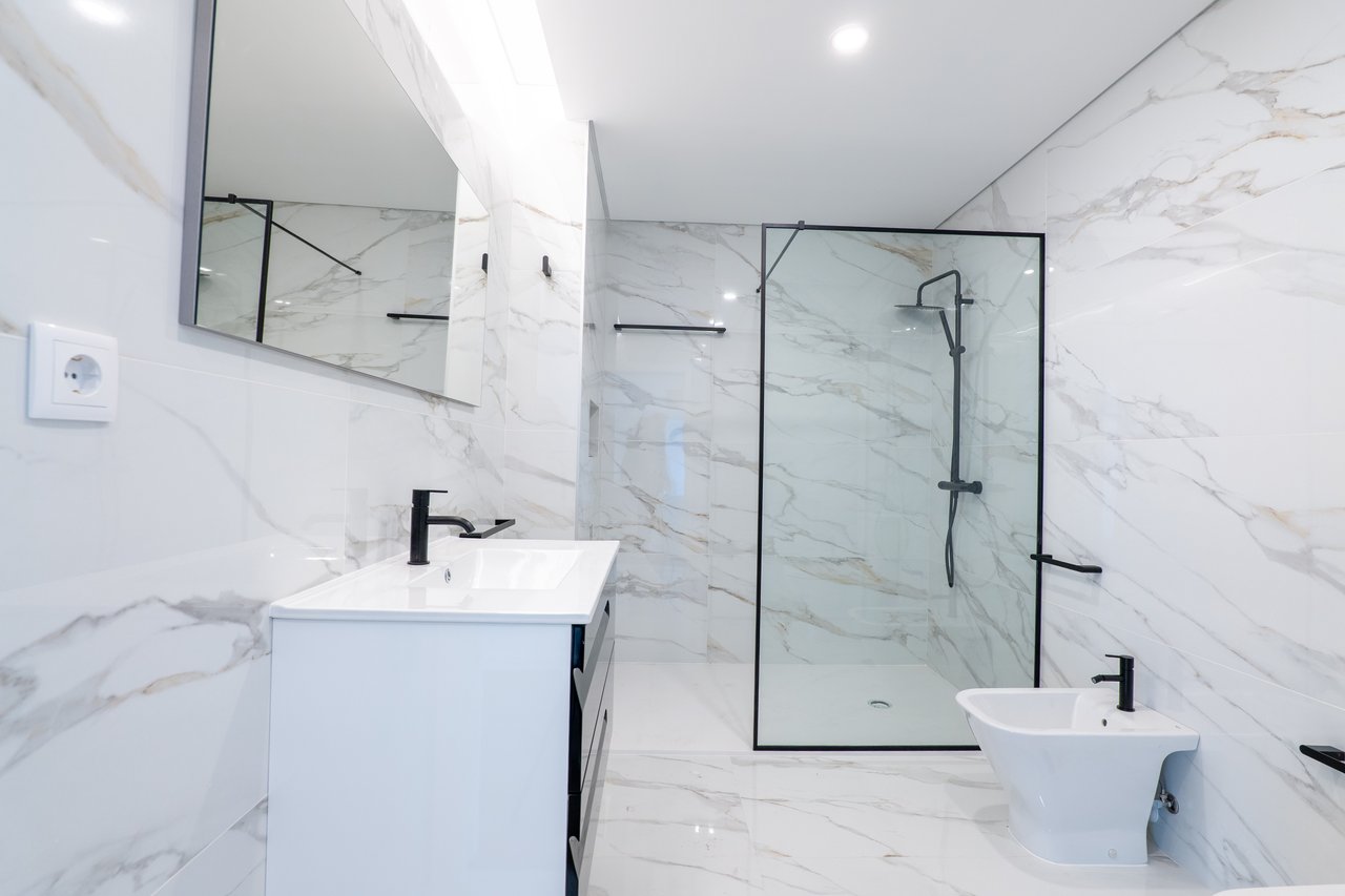  3-Bedroom Villa with Private Garage and Expansive Living Area