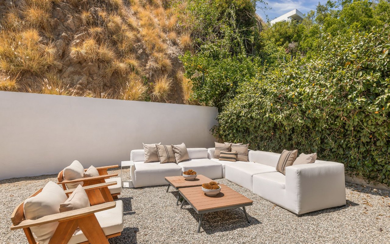 8353 Sunset View Dr