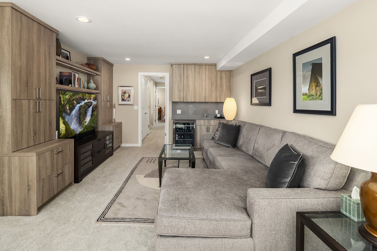2604 W Lake Sammamish Pkwy NE