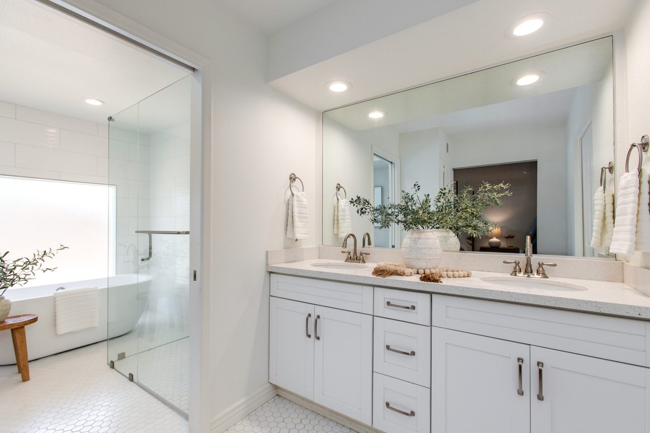 3020 E Mission Lane