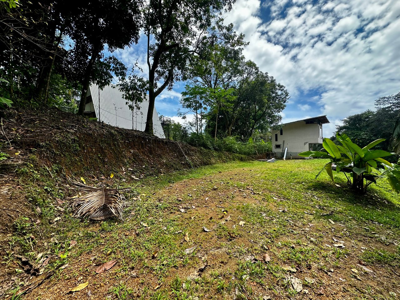 Investment Opportunity in Playa Hermosa – Fixer-Upper with Great Potential!