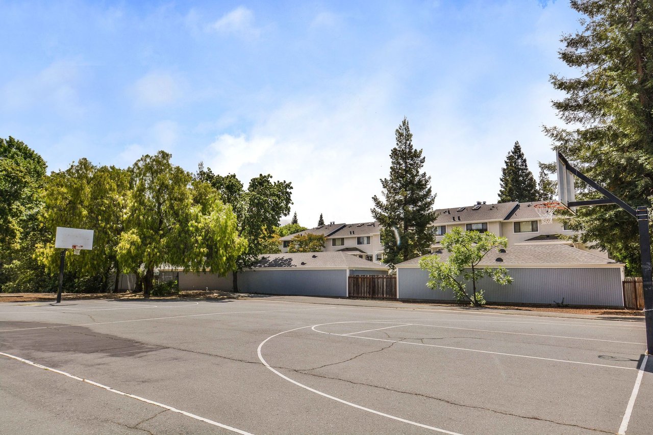 2582 Oak Rd. #217, Walnut Creek