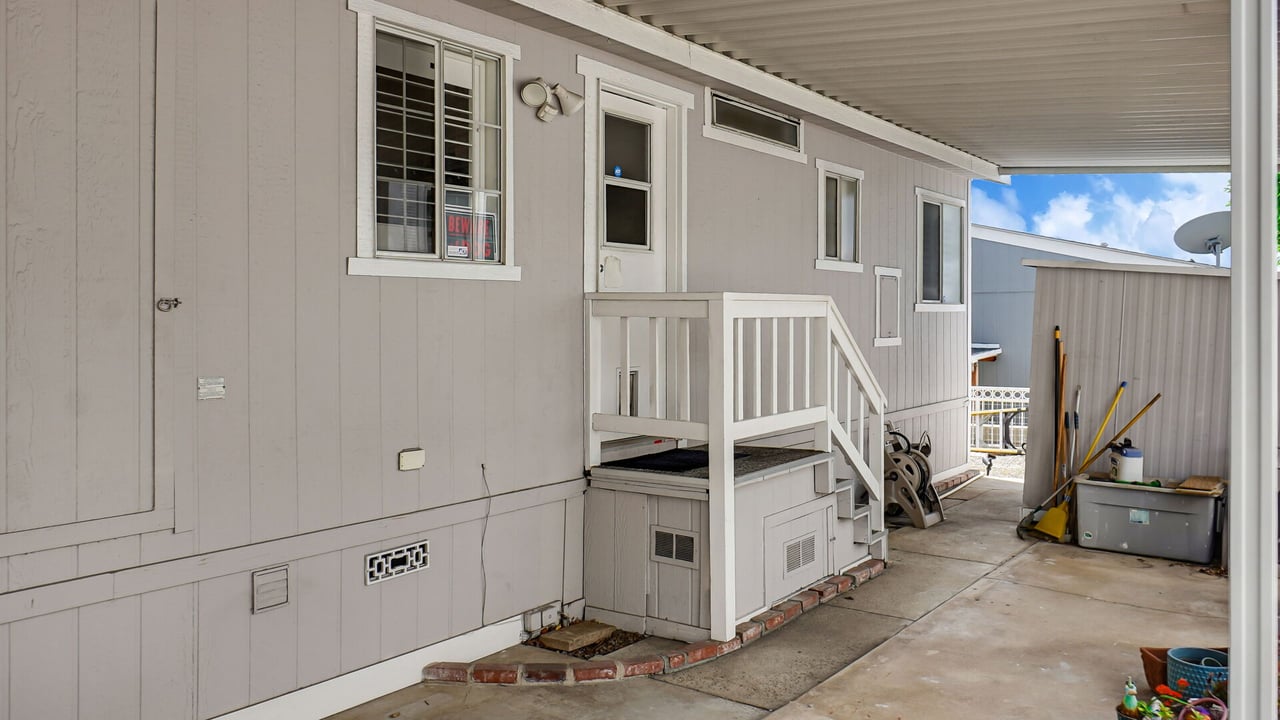 8651 Foothill Boulevard 35