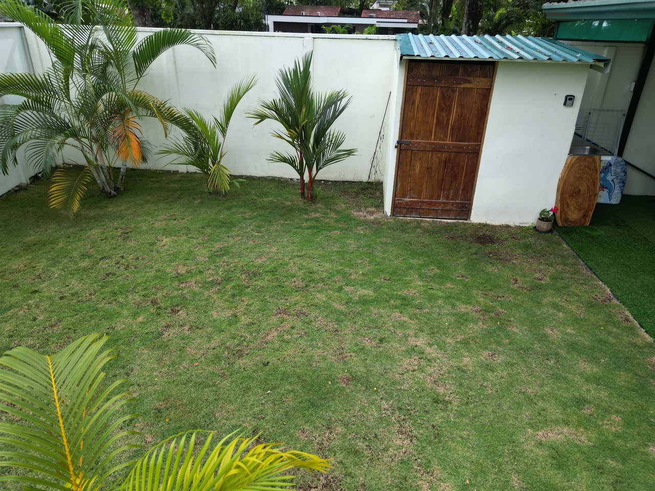 0.07 Acres – Unique 2 Bedroom Dome With Pool Walking Distance To The Beach!!!