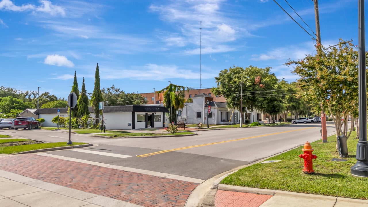124 N Apopka Ave