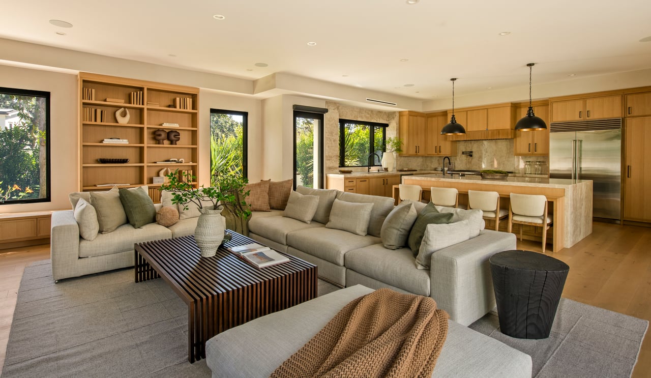 196 S Greenfield Ave, Westwood